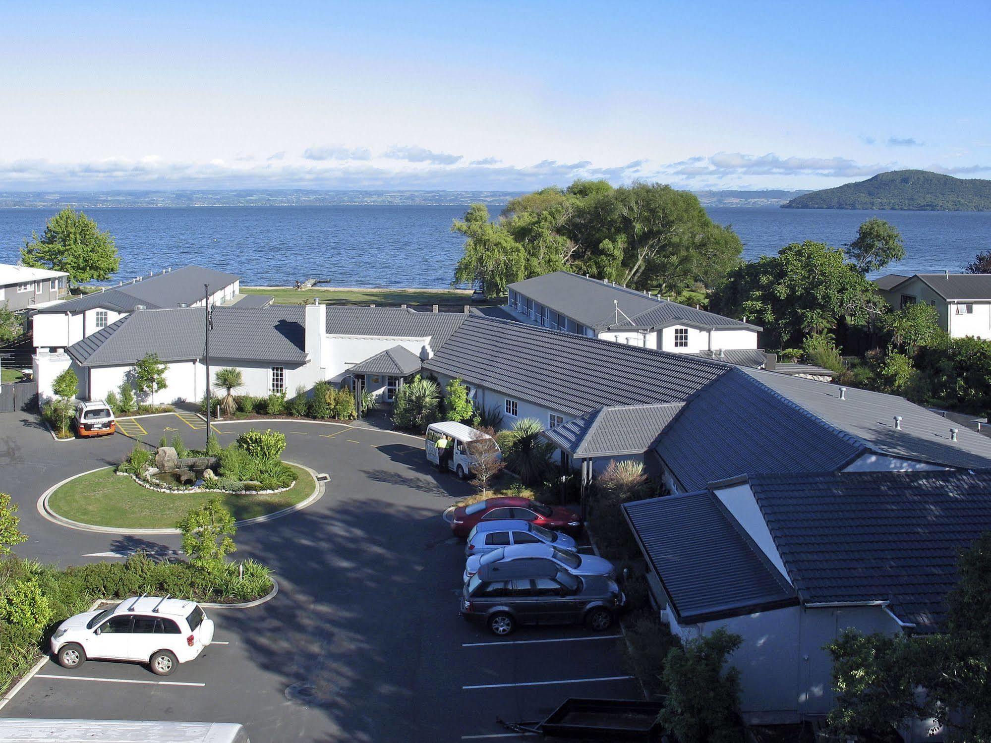 Wai Ora Lakeside Resort 4*