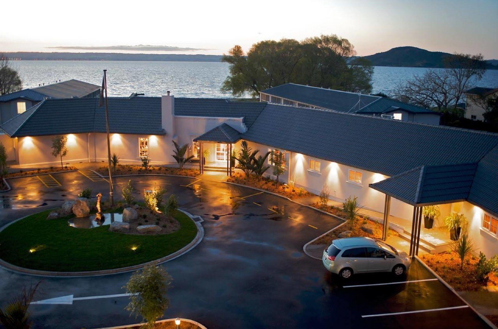 Resort Wai Ora Lakeside 4*